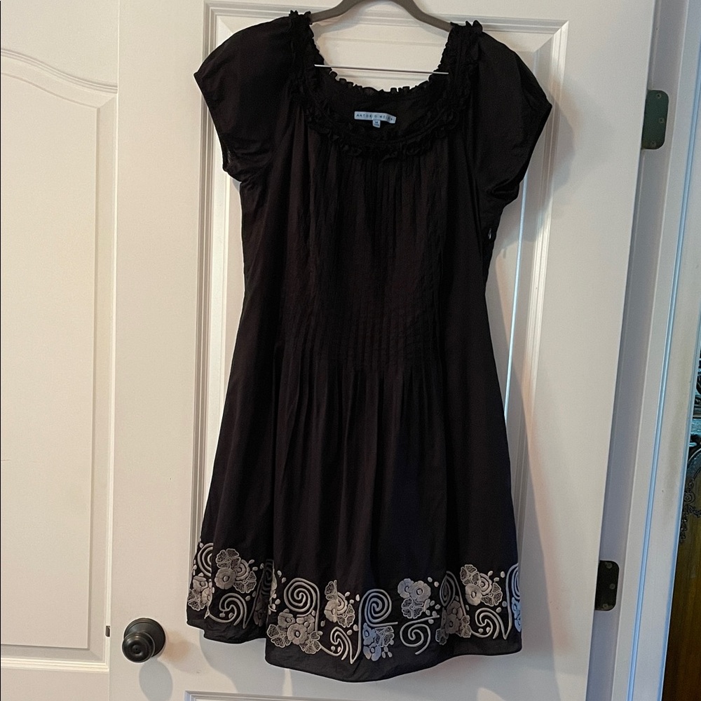 ANTONIO MELANI Black Short Sleeve Dress with Embroidered Hem 100% cotton